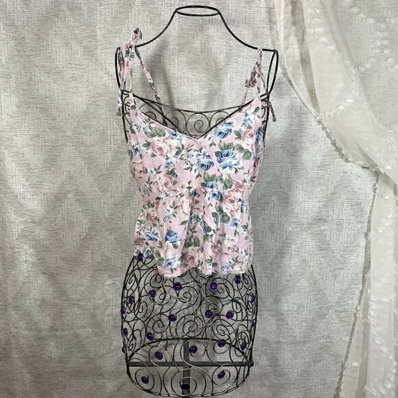 Hollister Tops - NWT Hollister floral cami with ruffle hem size S